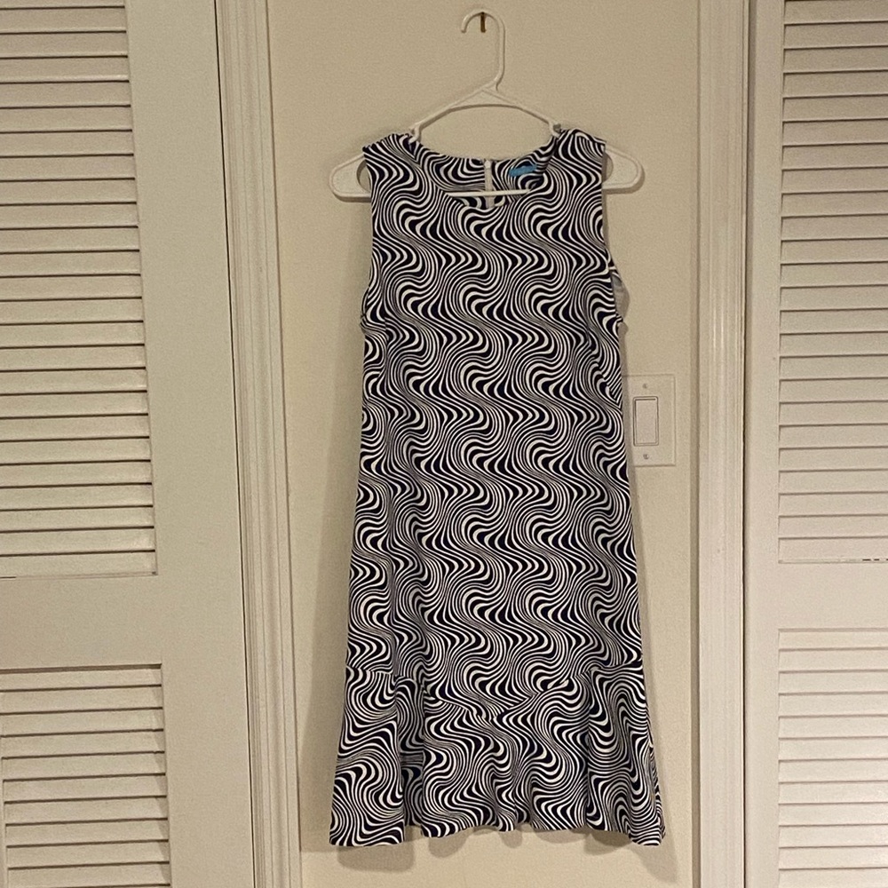 Catalina cloth, blue and white, bottom flounce. Excellent used condition.